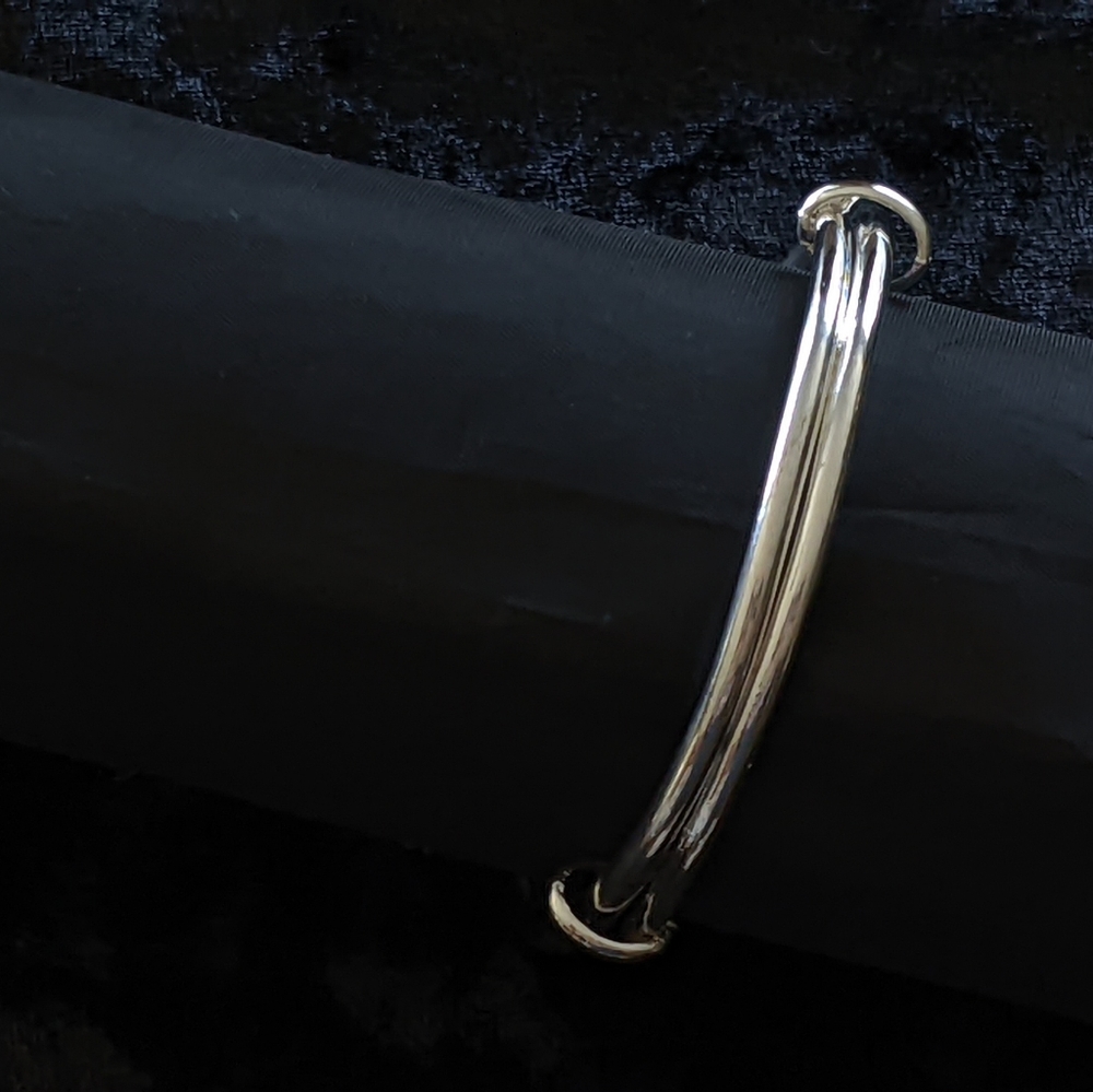 Adjustable silver bangle bracelet